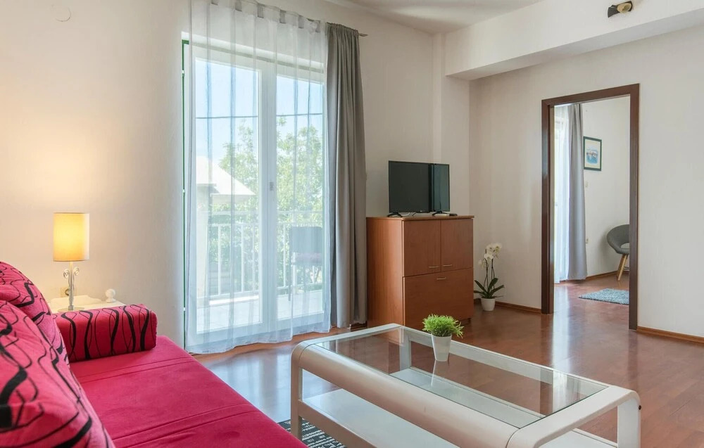 Awesome Home In Podstrana