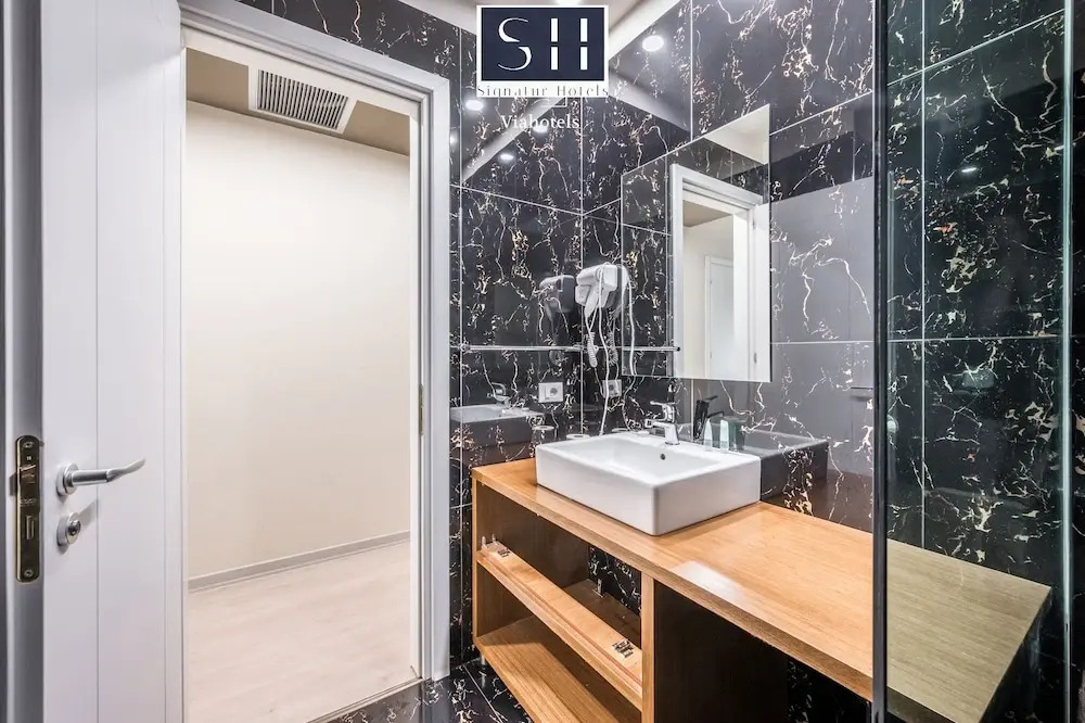 Signature BM Hotel Durres & Beach