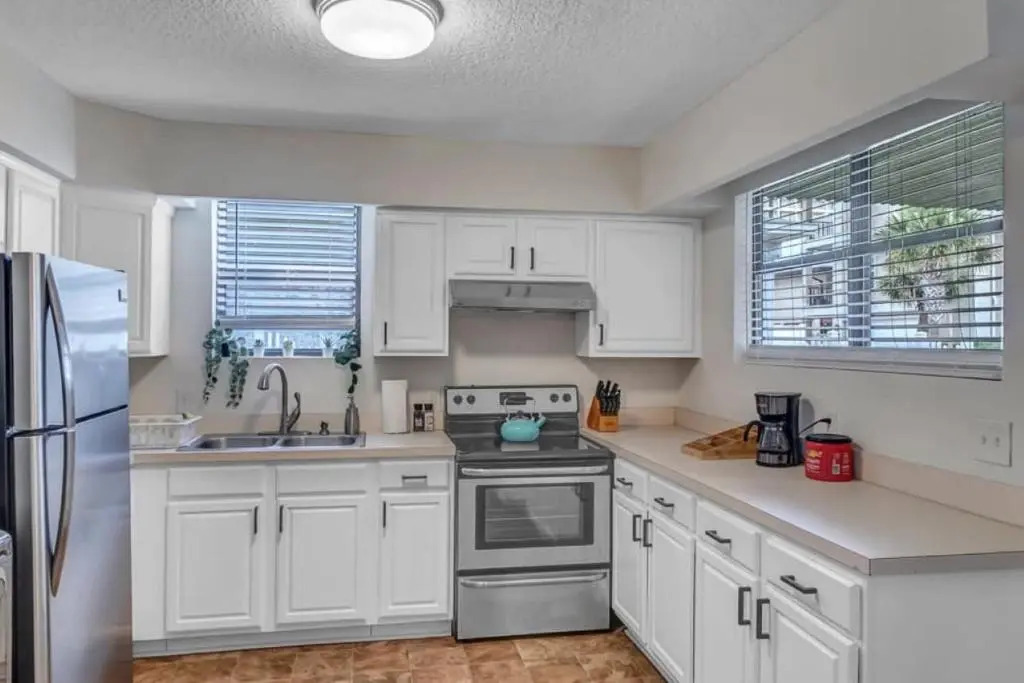 Amazing 1 BR apt - 1 block from Jax Beach!