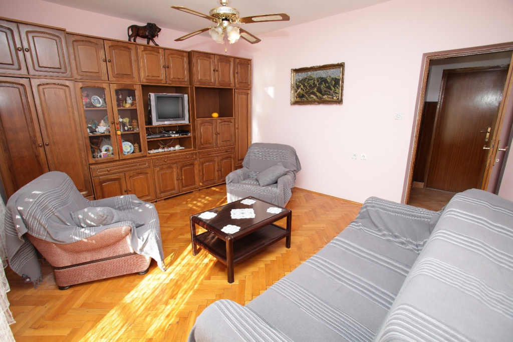 Apartment Marin - comfortable apartment near sea: A1 Vinisce, Riviera Trogir