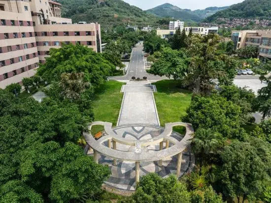 Chengdu Star Flower Garden Hotel (University Games Sports Center)