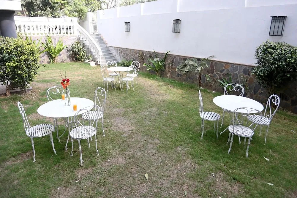 OYO Townhouse 020 Huda Metro South City 1
