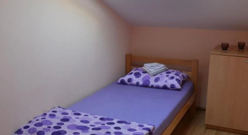 Hostel Theater 011