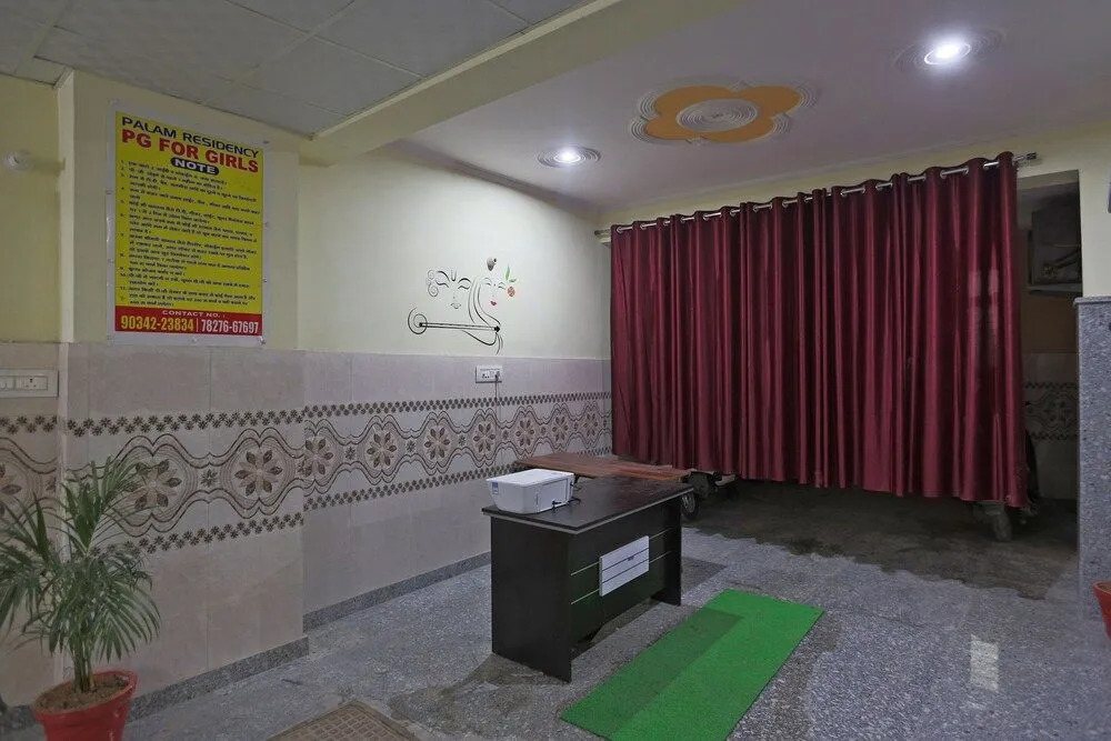 SPOT ON 48911 Sukhrali Residency