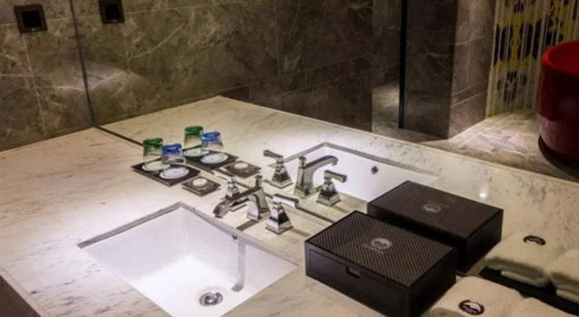 Boston International Hotel