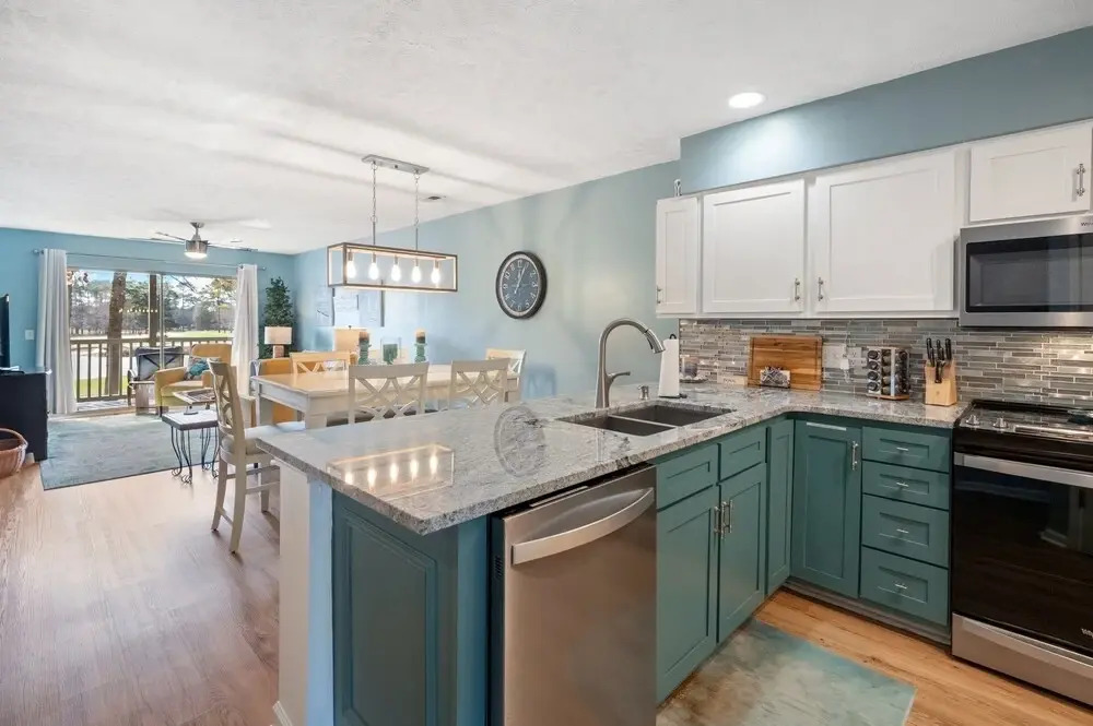 Stunning 2 bedroom villa on the 2nd floor with a gorgeous view of the 17th hole 2 Condo by Peace Vacations