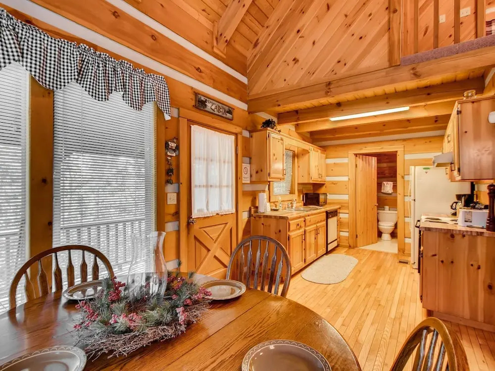 Moose Tracks 1 Bedroom Cabin by RedAwning