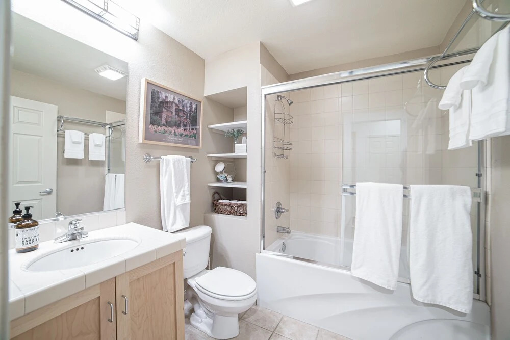 Updated W/ Pool & Hot Tub - Walk To Lift! 2 Bedroom Condo