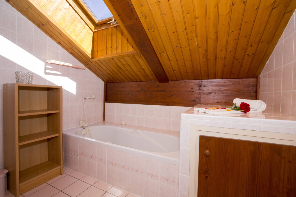Chalet Chantey Mourry 67 Ski Chalet & Sleeps 8-9 - Happy Rentals