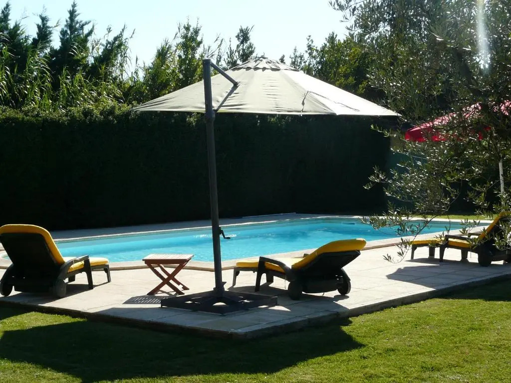 nice family vacation house with heated swimming pool, in mouries, alpilles areas 10 persons