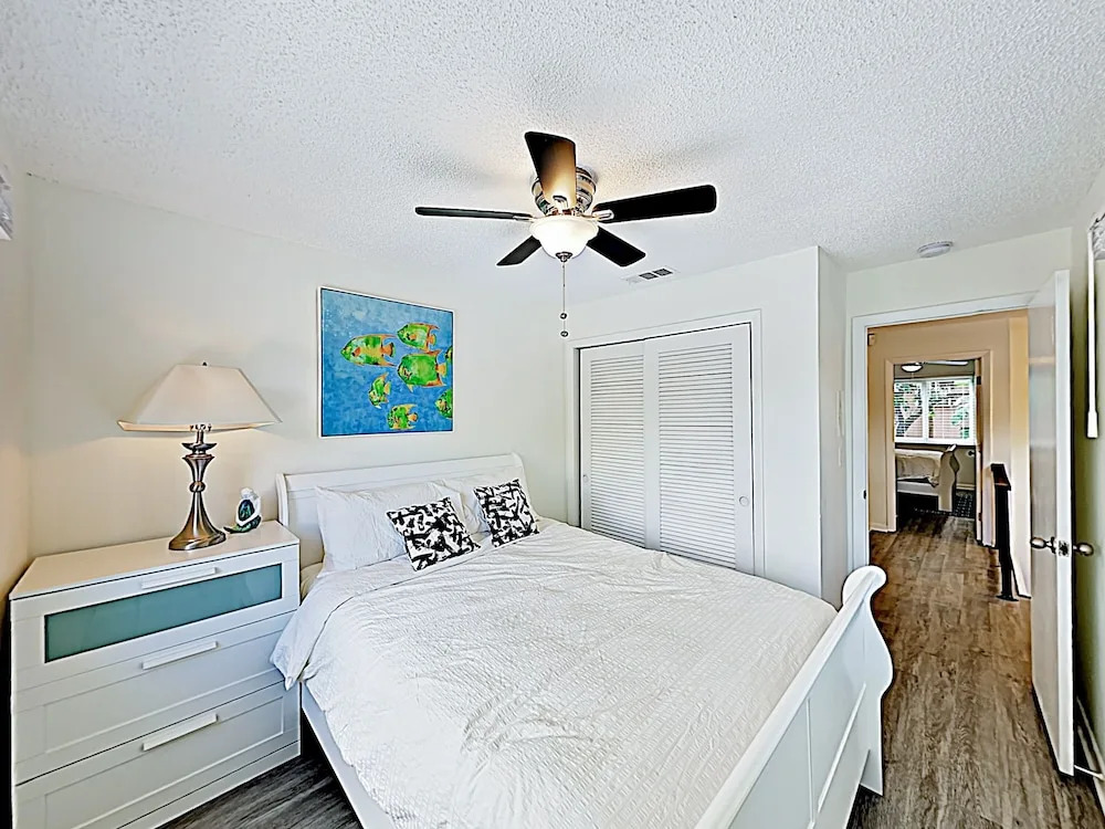 New Listing! Beach W/ Tiki Bar & Hot Tub 3 Bedroom Duplex
