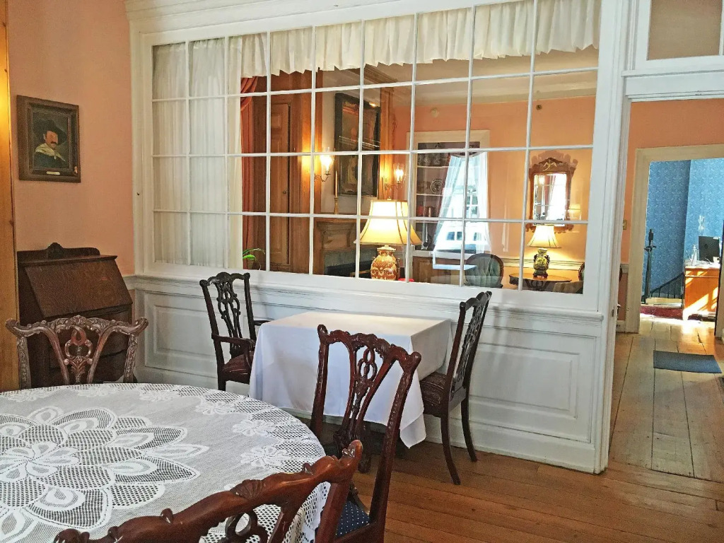 Morris House Hotel