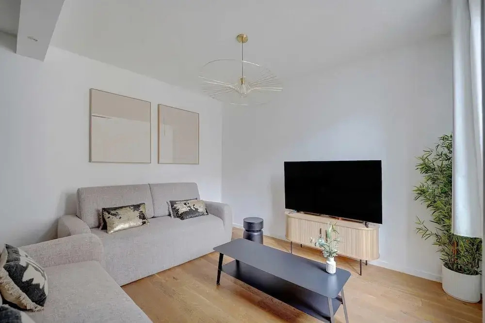 Private Terrace Apartment -1bdr/ 6p-sacra-ca\"ur