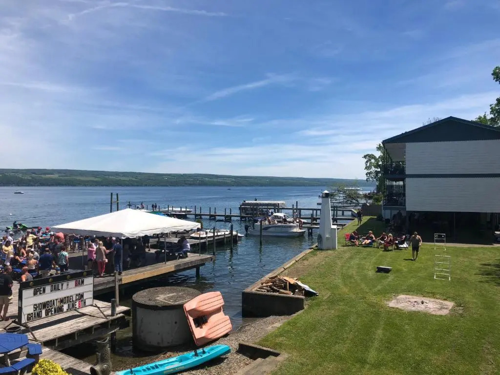 Showboat Motel Restaurant & Bar