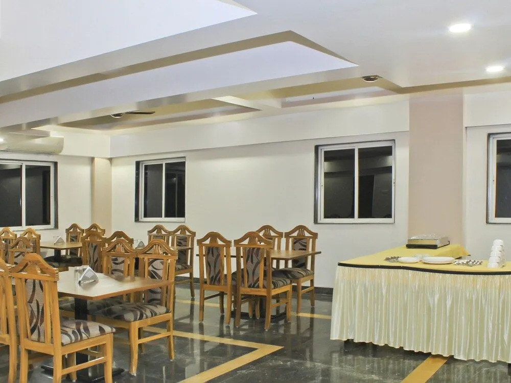 Hotel Jayratna