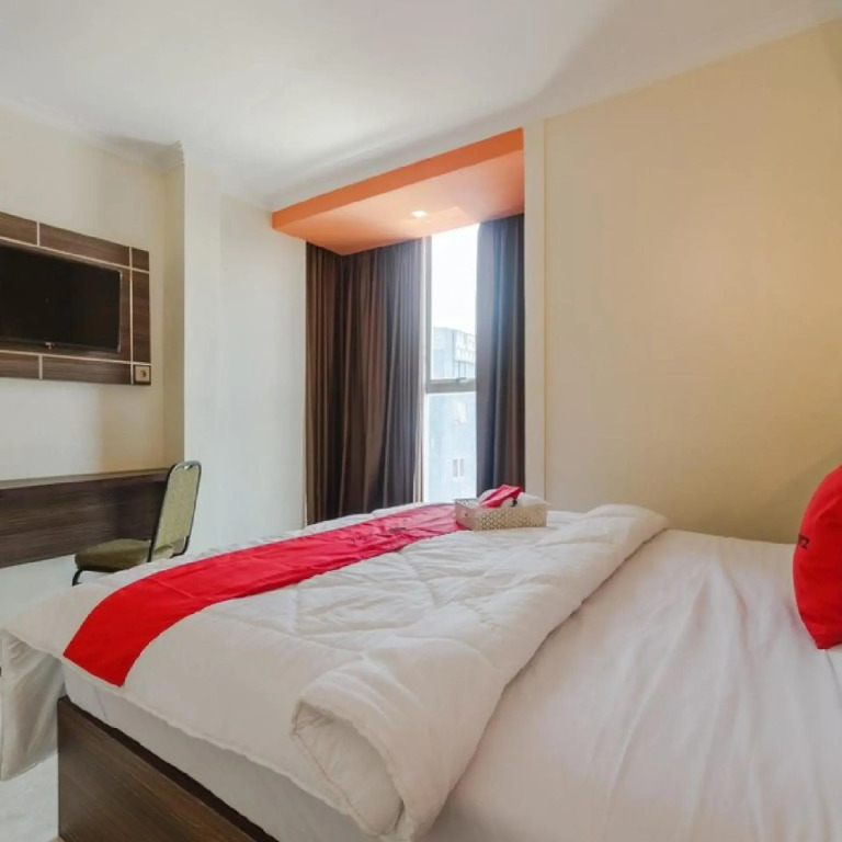 RedDoorz Plus at Boulevard Panakkukang Makassar