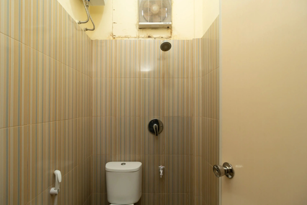RedDoorz near RS Awal Bros Sudirman Pekanbaru