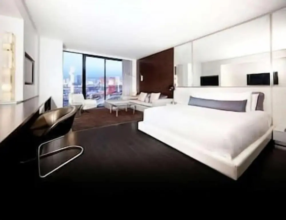Luxury Suites at Palms Place