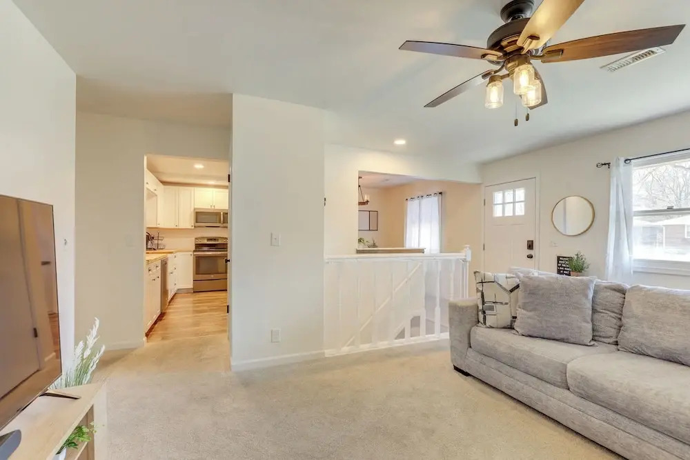Family-friendly Lincoln Home w/ Sandbox & Grill!