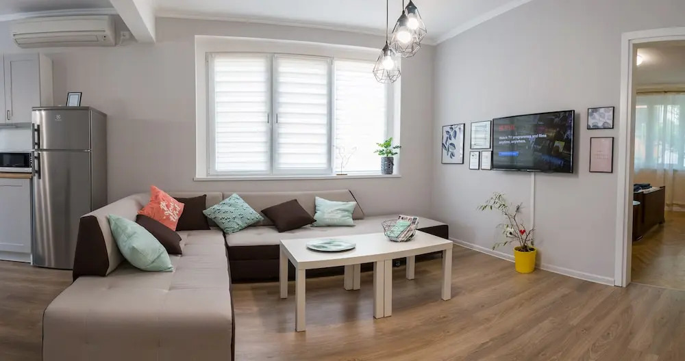 FM Deluxe 2-BDR Apartment - Bright and Cozy