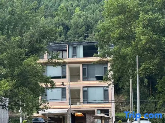 The northern mountain in Xianju has a plum tree named Su