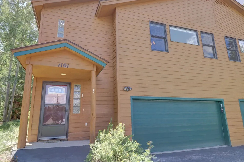 Cutty Sark Court #1 3br 2.5ba Mountain Views 3 Bedroom Townhouse by RedAwning