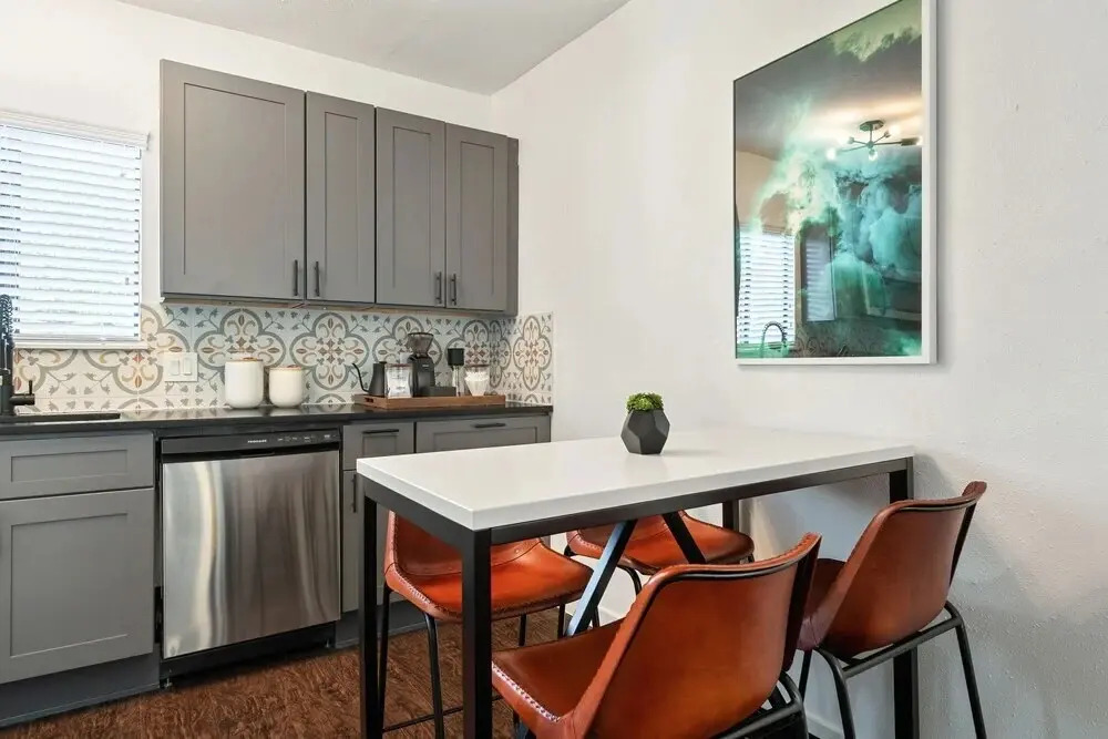 Lovely Montrose Suites by Sonder