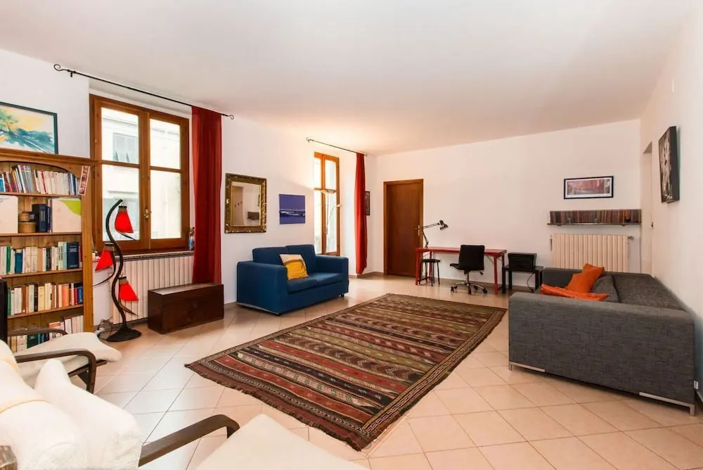 Vanchiglietta Roomy Apartment