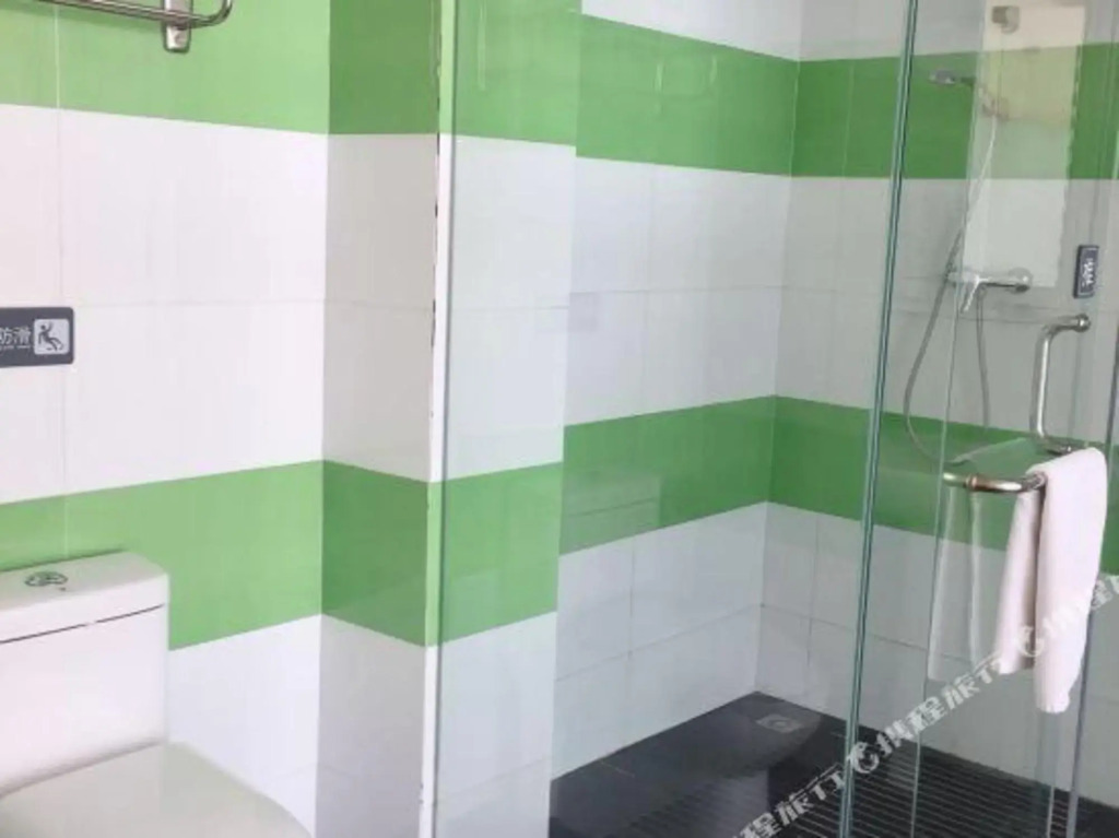 jiaxian Qiantian Holiday Hotel