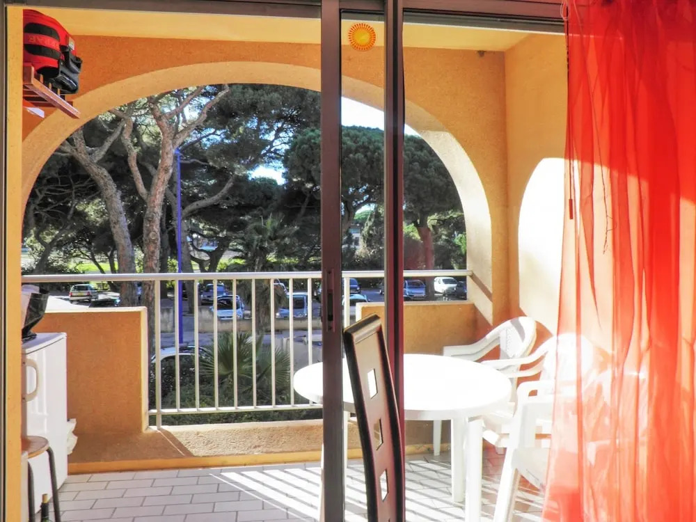 Studio in Hyères, With Furnished Terrace and Wifi - 150 m From the Bea