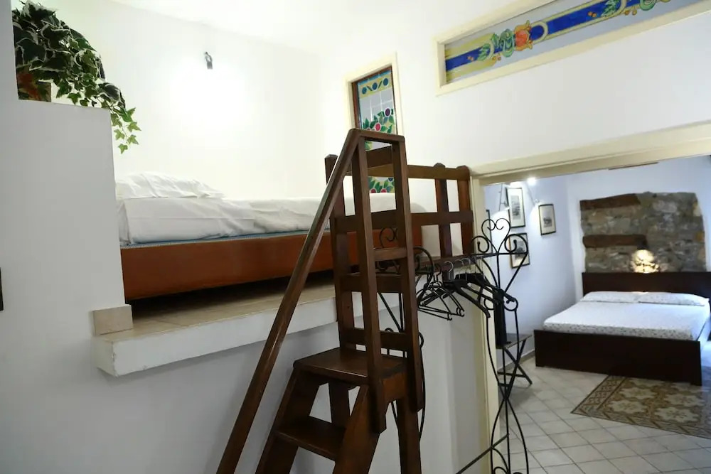 COASTAL Seaview Suite & CENTRAL BALCONY Street View Studio