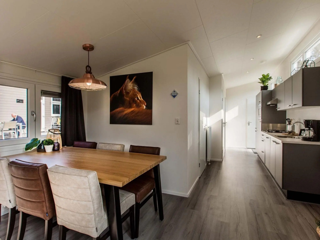 Comfortable chalet with outdoor spa, in a holiday park located near the Veluwe