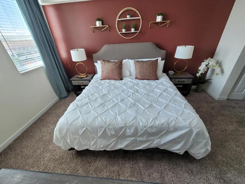 2br2bd, Downtown, Cal King
