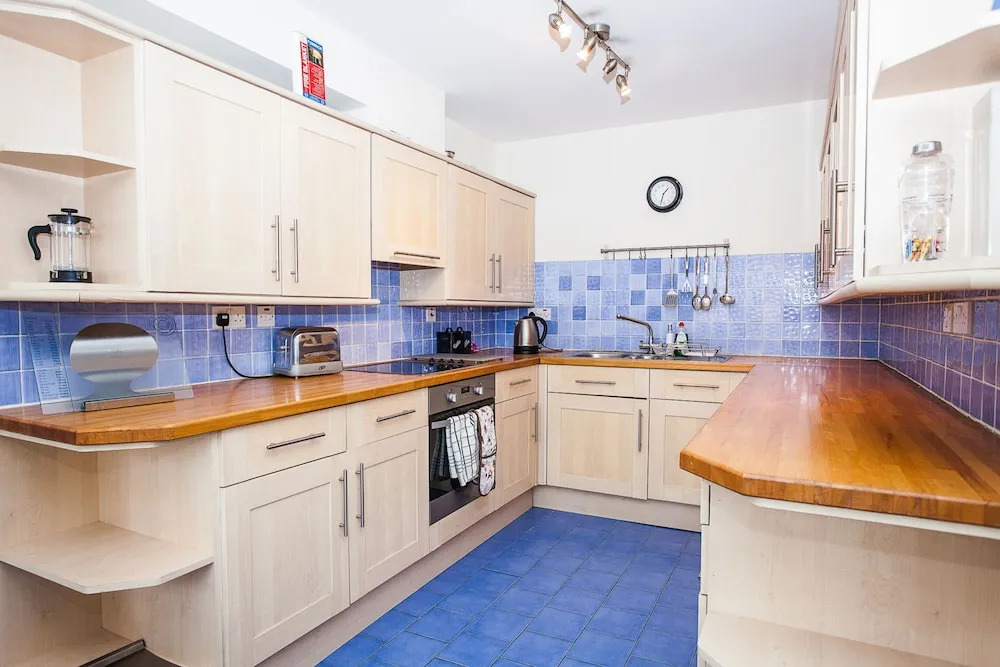 Quiet 3 Bedroom Apartment With Stunning Views
