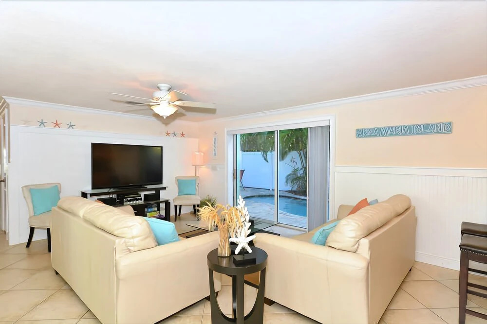 Seagrass Retreat 5 Bedrooms 3 Bathrooms Home