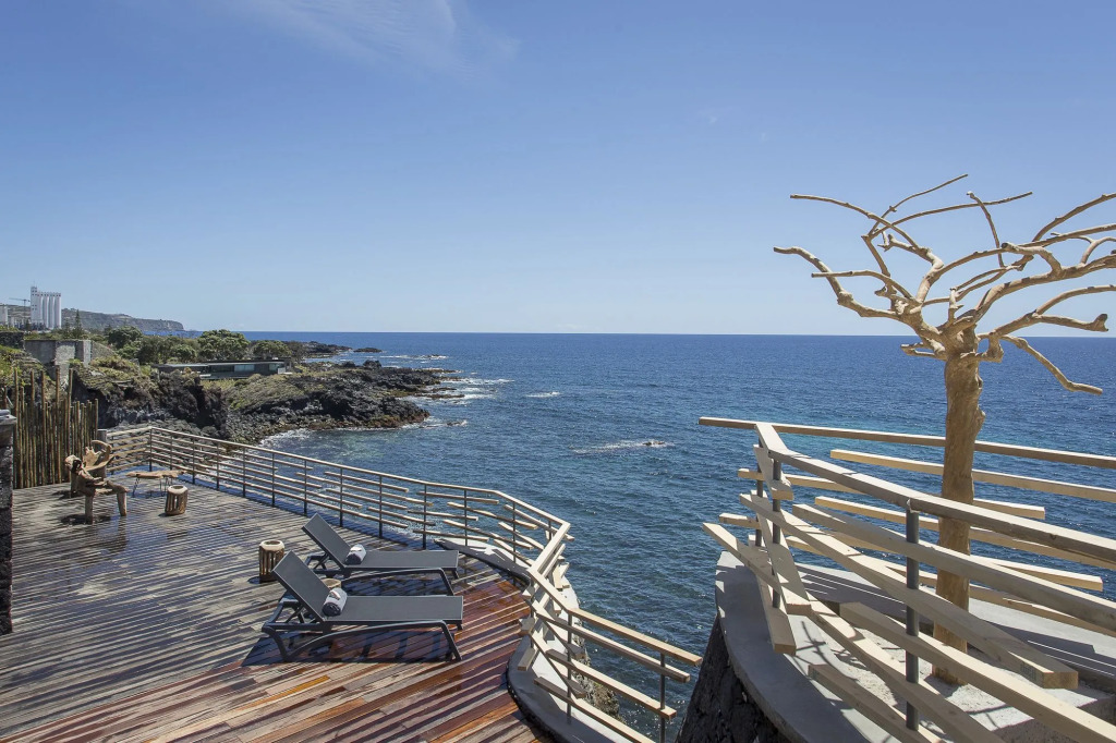 White Exclusive Suites & Villas