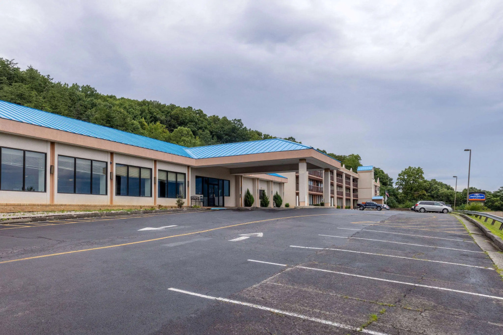 Howard Johnson by Wyndham Salem Hotel & Conference Center