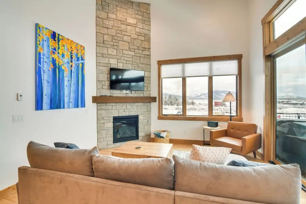Winter Park Retreat: Balcony, Hot Tub & Fireplace!