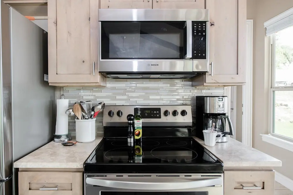 The Century Oak: 3-unit Beside Hidden Falls 4 Bedroom Home