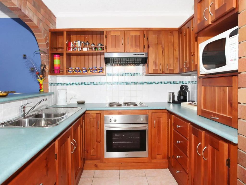 Courtney Cove 1 - Comfortable Two Bedroom Apartment on Mooloolaba Canal