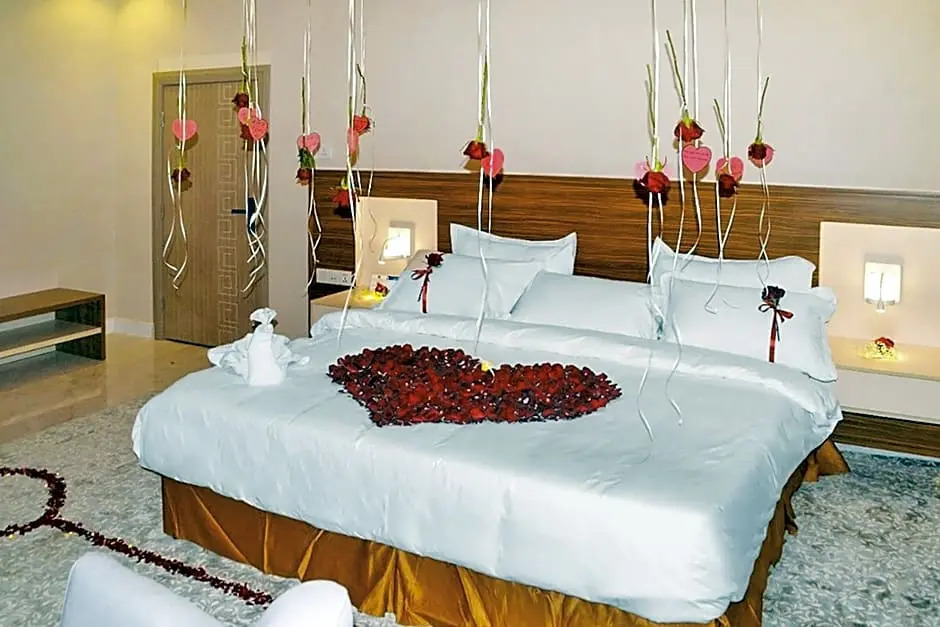 OYO 618 Taya Hotel
