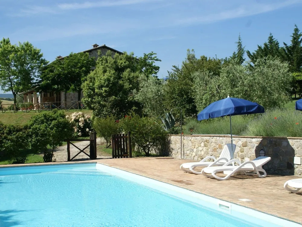 Cosy Apartment With Communal Pool and Stunning Views