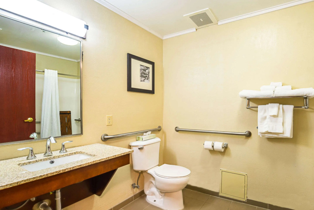 Comfort Inn & Suites Dayton Northwest - Englewood