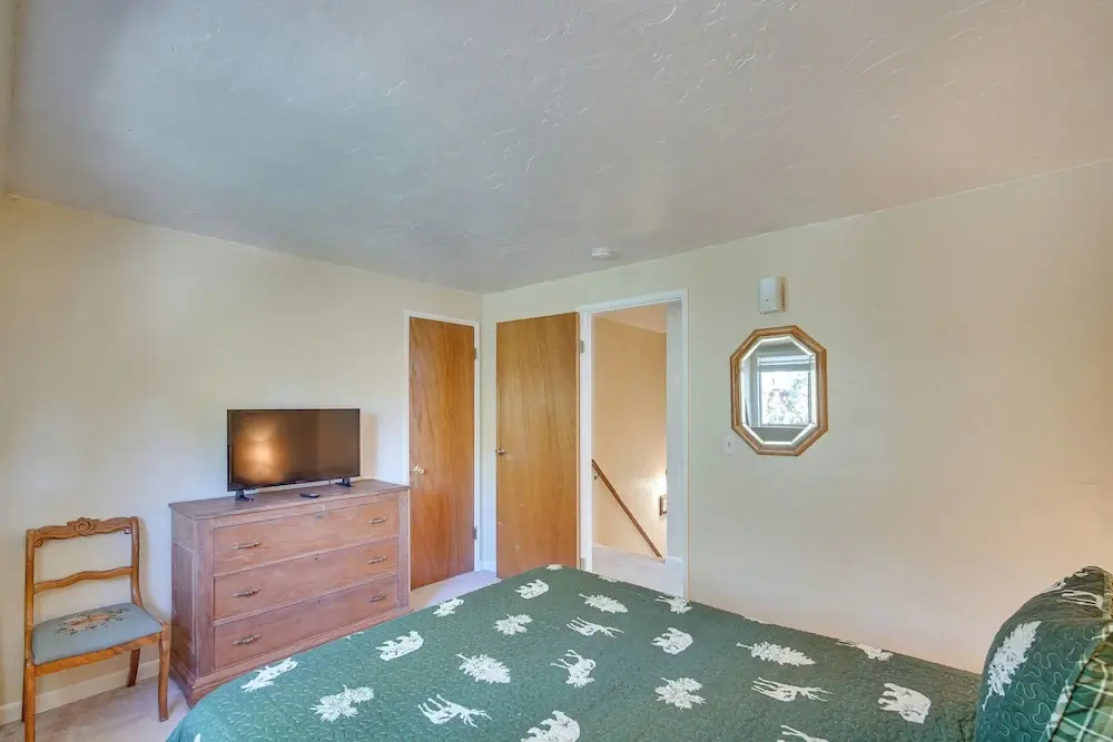Quaint Big Bear Home w/ Hot Tub: 4 Mi to Skiing!