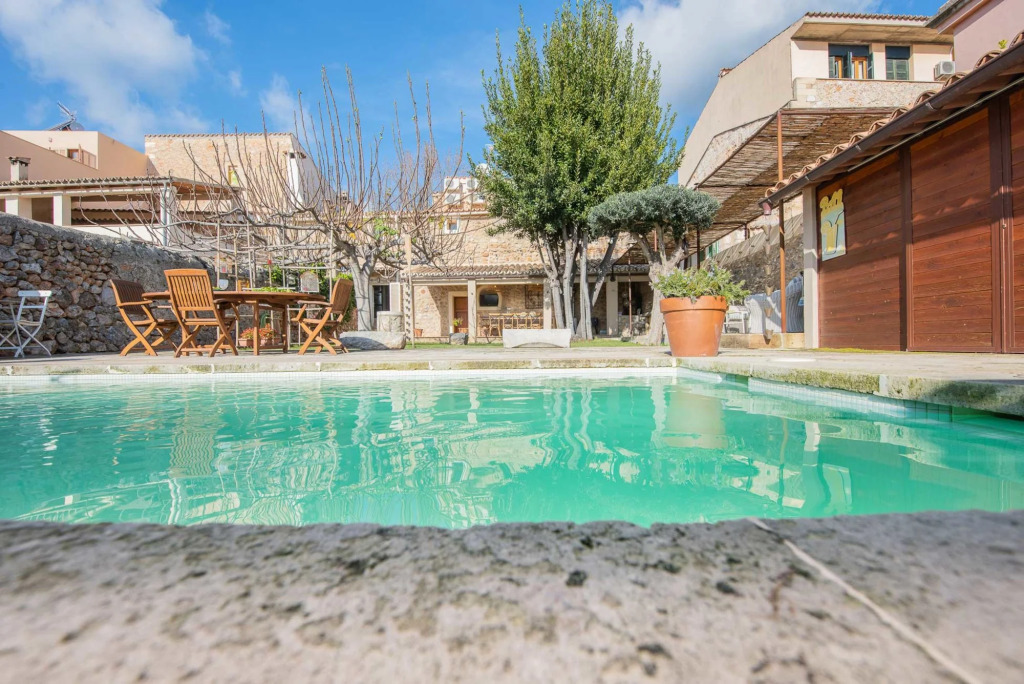 Pintor In Caimari With 3 Bedrooms And 2 Bathrooms