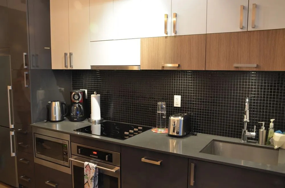 Monki Di Executive Suites - GLAS - Luxury Inner City Home 3 min to Downtown w Private Rooftop Patio Fireplace