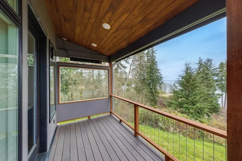 Water Views: Whidbey Island Hideaway w/ Deck