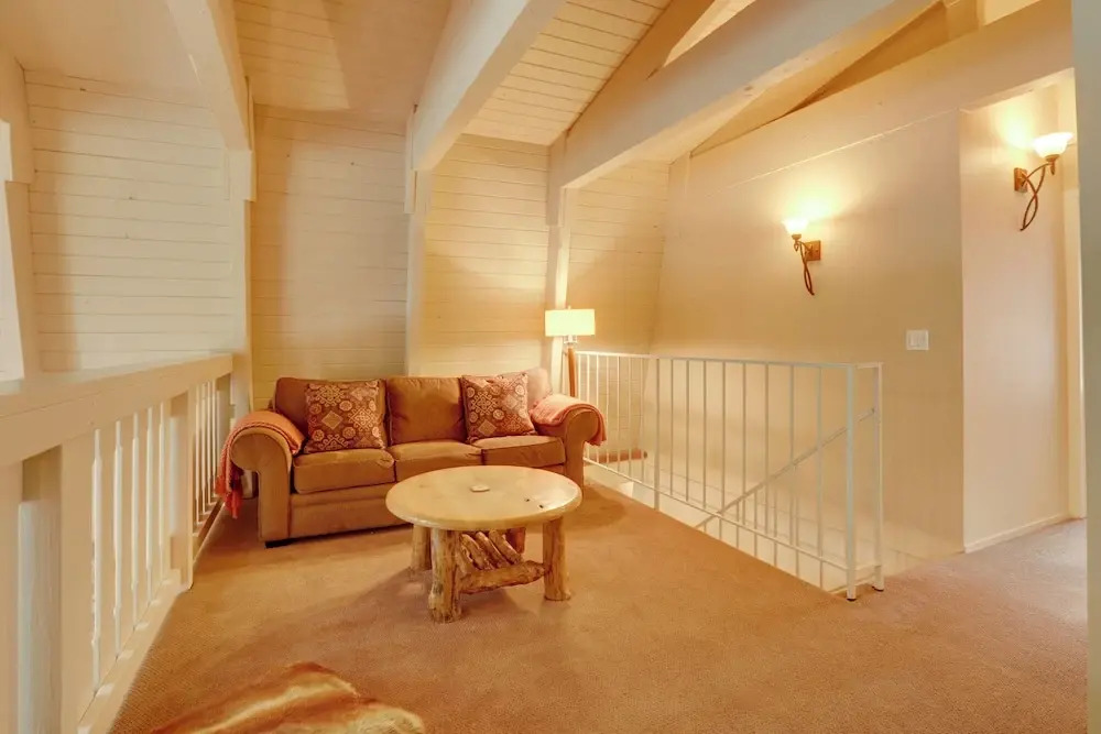Near Skiing & Hiking: Carnelian Bay Cabin
