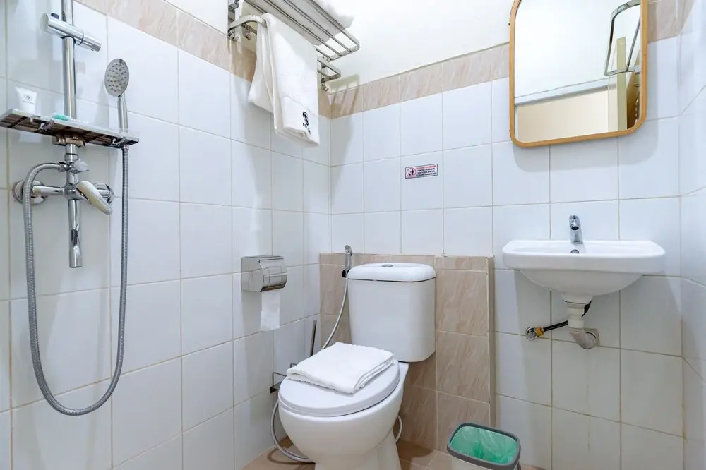 RedDoorz Plus @ Komplek ABC Batu Aji Batam