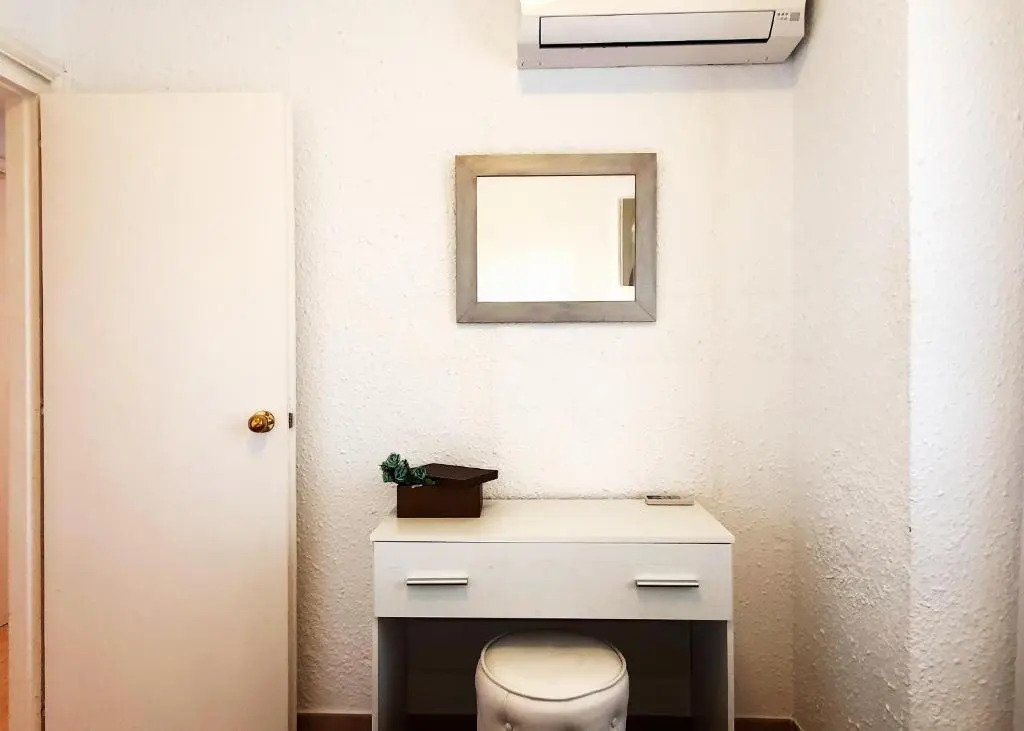 Skol 427 Spacious 1 Bedroom Apartment with Sea Views